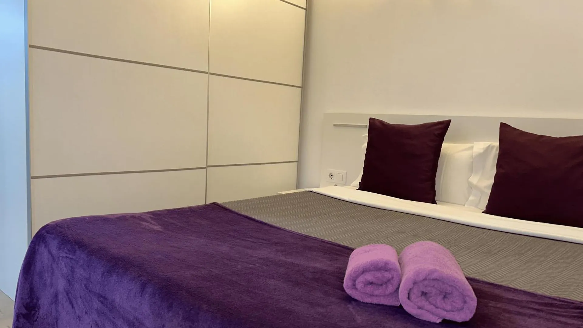 Apartahotel Baldiri Sant Boi de Llobregat 2*,