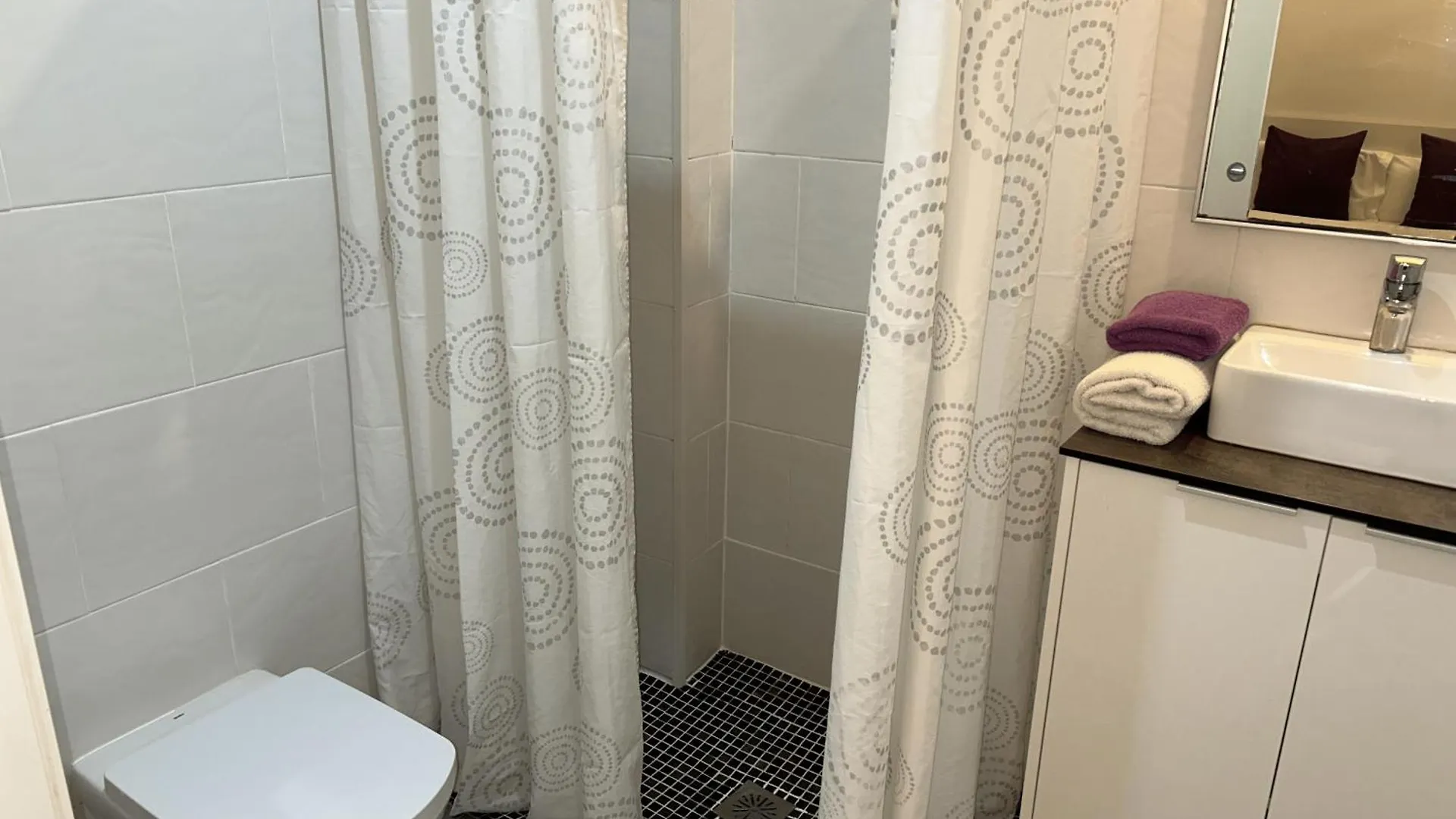 Apartahotel Baldiri Sant Boi de Llobregat 2*,