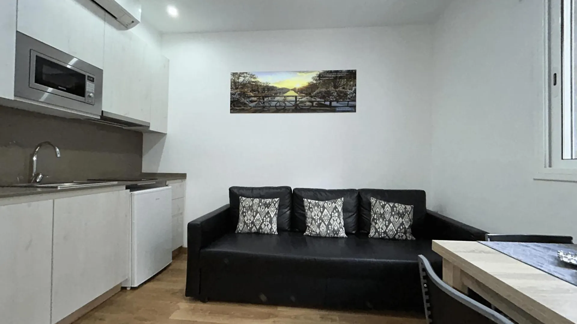 Apartahotel Baldiri Sant Boi de Llobregat 2*,