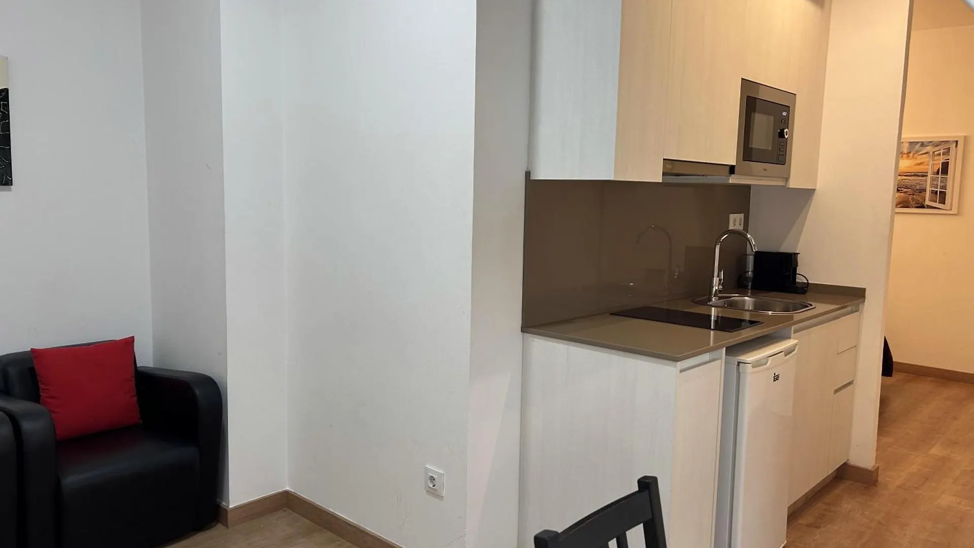 Apartahotel Baldiri Sant Boi de Llobregat 2*,